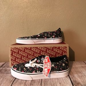 Vans “Doheny” NEW flowered size 9.